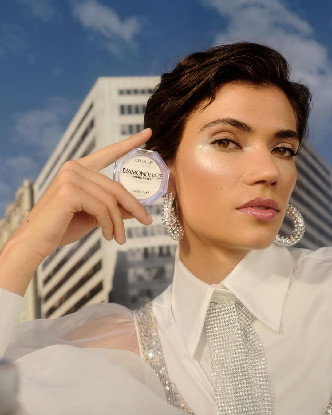 Catrice | Diamond Haze Highlighter (010 Gimme Glitter) | Stunning 3D Shimmer Effect for Face & Body | Silky, Buildable Glow | Vegan & Cruelty Free - Image 6