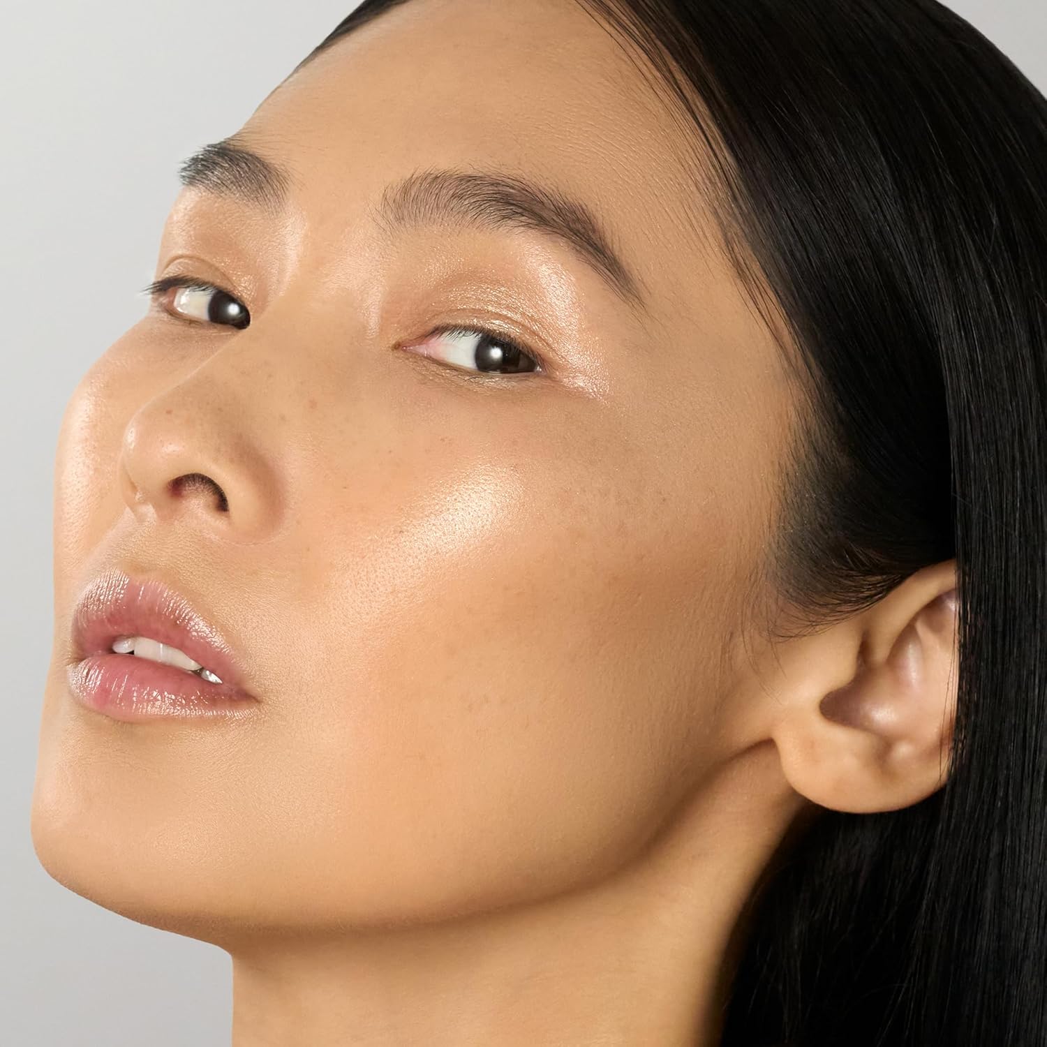 Julep Skip The Brush Cream to Powder Highlighter Stick- Sheer Glow - Blendable and Buildable Color - 2-in-1 Makeup Stick - Image 5